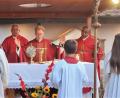 Bild: rha
Beim Patrozinium der Bergkirche, dem Hauptfest Kreuz-Erhöhung, standen (von links) Stadtpfarrer Pater Robin Xavier, Pfarrer Benny Joseph (Freihung), Diakon Dieter Gerstacker, Dekan Christian Schulz (Hahnbach) und Pfarrvikar Pater Jimmy Joseph am Altar.