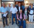 Bild: fnk
Für 40, 45 und 55 Jahren Mitgliedschaft bei der Siedlergemeinschaft Feuerhof übergaben Vorsitzender Klaus Frieser (Mitte hinten) und Landesvorstandsmitglied Hans-Jürgen Reitzenstein (davor) Dankesurkunden und Geschenke.