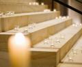 Symbolbild: Ole Spata/dpa
Zahlreiche brennende Teelichter erinnern hier im Februar 2021 in einer Eucharistiefeier im Hildesheimer Dom an die infolge von Covid-19 weltweit verstorbenen Menschen.