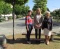 Bild: bkr
Rektorin Gudrun Lehner (rechts) und Kerstin Zaus (links) nahmen ihre junge Kollegin Jasmin Füchsl in ihre Mitte.