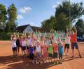 Bild: exb/Kristina Striegl
Die Kinder- und Jugendvereinsmeisterschaften der DJK-Tennisabteilung waren ein Highlight. Die Erstplatzierten in den vielen Wettbewerben freuen sich über ihre Siege.