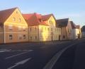 Bild: sei
Eine Riesendimension hat laut Planer Dr. Emil Lehner der Manteler Marktplatz. Sein Rat, die Marktgemeinde sollte nicht unbedingt auf den Bau der Ortsumgehung warten, bevor sie tätig wird.
