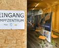 Bild: Amann
Das Corona-Impfzentrum in Nabburg (hier der Eingang am ehemaligen Krankenhaus) wird ab Oktober nicht mehr von der BAD-GmbH betrieben. Für die Impfwilligen soll sich aber nichts ändern.