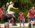 Bild: mhs
Im Spitzenspiel gegen Pfreimd reichte es für die SV Grafenwöhr nur zu einem 2:2-Unentschieden. Den Ausgleich kassierte Torhüter René Wächter (in Schwarz) in allerletzter Minute. Nun soll gegen Kulmain der Sprung auf Platz eins gelingen.