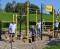 Bild: ak
Für die neue Fitnessplattform musste das Montagsteam des SV Kulmain nicht nur zu Schaufeln, sondern auch zum Bohrer greifen, um bei den Pfosten einige Gewinde nachzubessern.