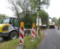 Bild: kgg
Am Mittwoch ist mit dem Ausbau der innerörtlichen Verbindungsstraße für die Funktion als Umleitung während der Deckensanierung der Bundesstraße 299 durch Waldsassen begonnen worden.