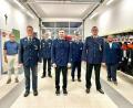 Bild: hwk
Christian Merkl (Vierter von links) ist neuer Zweiter Kommandant der Reuther Feuerwehr. Ihm gratulierten Feuerwehrsachbearbeiter Martin Graser, Vorsitzender Herbert Tretter, Kreisbrandmeister Alois Schindler, stellvertretender Vorsitzender Harald Wachenbrunner, Kommandant Dominik Neuendorf und Bürgermeister Hans Walter (von links).