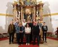Bild: Alexander Prosche/exb
Nach den Wahlen bei den Freunden von St. Magdalena: (von links) Anton Fuchs, Thomas Zinner, Simone Frohnhöfer, Johann Schlegel, die neue Vorsitzende Clarissa Egerer, Pfarrer Markus Flasinski, Wolfgang Meiler, Johann Kipfer, Maximilian Egerer und Niko Weih. Es fehlt der Zweite Vorsitzende Christian Dilling.