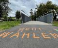 Bild: Bäumler/fph
„Geht wählen!“, heißt es in bunter Schrift an 25 Stellen im Waldershofer Stadtgebiet, so wie hier im Stadtpark.