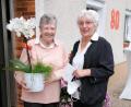 Bild: fph
80. Geburtstag feierte jetzt Angela Hetz (links). Rosemarie Selch gratulierte im Namen des KAB-Kreisvorstands.