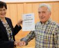 Bild: do
Richard Hofmann ist in vielen Vereinen und Verbänden zu Hause. Nun ernennt die CSU Oberbibrach/Vorbach ihren 75-jährigen stellvertretenden Vorsitzenden zum Ehrenmitglied. Die Urkunde überreicht Ortsvorsitzende Irmi Bauer