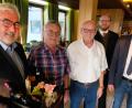Bild: le
Lob, Dank und Anerkennung galten Altbürgermeister Gerd Werner und Hans-Jürgen Herlitze für ihren Einsatz um das Landkreissiedlungswerk. Von links: Vorstandsvorsitzender Rupert Troppmann, Gerd Werner, Hans-Jürgen Herlitze, Landrat Andreas Meier und Aufsichtsratsvorsitzender Ernst Schicketanz.