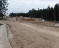 Bild: br
Im Bauabschnitt I mit der Erschließung des Baugebietes „Neusorg – West“ wurde mit Beschluss des Gemeinderates der Straßen- und Wasserleitungsbau in der nördlichen Eichendorffstraße (im Bild) wieder aufgenommen.