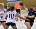 Bild: af
Carina Schopper (rechts/Szene aus einem früheren Spiel gegen den HC Weiden) und ihre Teamkolleginnen von der HSG Nabburg/Schwarzenfeld können an diesem Wochenende doch nicht loslegen.