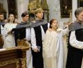 Bild: do
Mit langen Kutten – wie Mitglieder einer Klostergemeinschaft – hält das estnische Vokalensemble "Heinavanker" Einzug in die Klosterkirche Speinshart.