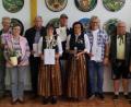 Bild: snn
Die geehrten Mitglieder und Preisträger (von links): EOSM Winfried Wenkmann, Christian Wenkmann sen., Hans Wenkmann I, Annimarie Englhard, Wolfgang Wenkmann, Renate Schmidt, Frank Käfer, Hermine Wenkmann, Hermann Knauer, 2. SM Josef Hirsch, Walid Matar, Manuel Nitzbon und 1. SM Hans Wenkmann II.