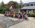 Bild: lrh
Die Mädchen und Buben der Kindertagesstätte "Haus der kleinen Füße" erobern zum Weltkindertag die Straße.