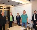 Bild: prh
Vorsitzender Manuel Färber (Zweiter von rechts) stellt gemeinsam mit seiner Stellvertreterin Gabi Gleißner und Maria Gleißner (Dritte und Vierte von rechts) das restliche Jahresprogramm 2021 vor. Bürgermeister Sebastian Dippold (rechts) und Präses Stadtpfarrer Josef Häring (links) waren voll des Lobes für die wertvolle Arbeit der Gemeinschaft.