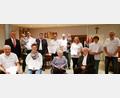 Bild: BRK-Bereitschaft Bad Neualbenreuth/exb
Die anwesenden Geehrten beim Jubiläumsabend im Saal des Gasthofs "Zum Tillenblick", vorne (von links) Erhard Planner, Susanne Gerstner, Hilde Zant, Prof. Dr. Wolfgang Grunewald sowie in der hinteren Reihe (von links) Kreisvorsitzender Franz Stahl, Christoph Sommer, Kreisgeschäftsführer Holger Schedl, Reinhard Lärmer, Tobias Plonner, Anita Leiss, stellvertretende Kreisbereitschaftsleiterin Verena Völkl sowie Martha und Günter Plonner.
