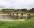 Bild: flt
Der Wasserpegel des Liebensteiner Stausees ist deutlich gesunken. Noch in diesem Jahr soll die Baustelleneinrichtung für den Ersatzneubau der Brücke erfolgen. Im kommenden Jahr starten dann die Bauarbeiten.