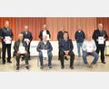 Bild: hcz
Die Geehrten bei der Feuerwehr Schirmitz mit 1. Vorsitzendem Andreas Hochwart (sitzend, Zweiter von rechts).