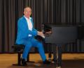 Bild: wel
In charmantem Plauderton und mit Sprachwitz ging Johannes Kirchberg musikalisch auf die Probleme der heutigen Gesellschaft ein.