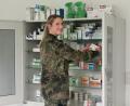 Bild: Portner
Soldatin Teresa Salomon arbeitet als medizinische Fachangestellte im Sanitätsversorgungszentrum. Sie kümmert sich auch um den Medikamentenvorrat.