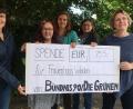 Bild: Kunz
Eine großzügige Spende ans Frauenhaus überbringen die Grünen.