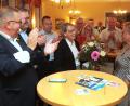 Bild: Wolfgang Steinbacher
Applaus und Blumen für Susanne Hierl (Mitte), die als Nachfolgerin von Alois Karl das Direktmandat im Bundestagswahlkreis Amberg-Neumarkt wieder für die CSU gewonnen hat. Hierl verbrachte den ersten Teil des Wahlabends in Amberg, wo die CSU in der Alten Kaserne ihre Wahlparty abhielt.