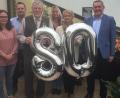 Bild: sck
Glückwünsche zum 80. Geburtstag: (von links) Schwiegertochter Nicole mit Sohn Bernd, der Jubilar Herbert Forster, Tochter Birgit, Gattin Barbara und Bürgermeister Joachim Neuß.