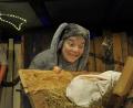 Bild:  Landestheater Oberpfalz
Schauspielerin und Regisseurin Doris Hoffmann (im Bild als Mitwirkende in einem Krippenspiel) ist Theaterpädagogin und hat als Leiterin Junges LTO viel Erfahrung mit der Betreuung von Kindern und Jugendlichen auf der Bühne.