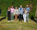 Bild: jr
Pfarrer Martin Schlenk (Mitte) freute über viele Glückwünsche zum 65. Geburtstag. Es gratulierten neben der Familie mit Schwiegersohn David, Tochter Ricarda und Enkelin Yara, Ehefrau Christine, Sohn Simon und Lara (von rechts) auch die Bürgermeister Toni Dutz (rechts) und Stefan Grillmeier (links).