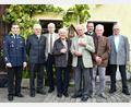 Bild: Freya Stoeckl
Viele Gäste gratulierten dem Jubilar Johann Hierl (Vierter von rechts) zu seinem 90. Geburtstag. Darunter der Erste Bürgermeister der Stadt Nabburg, Frank Zeitler (Dritter von rechts), sowie Vereinsfreunde.