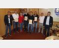 Bild: mfh
Ehrungen für langgediente Aktive des SV Loderhof/Sulzbach durch den Bayerischen Landessportverband: (von links) Vorsitzender Achim bender, Richard Donhauser, Dritte Bürgermeisterin Hildegard Geismann, Manfred Heldrich, Wolfgang Berndt, Michael Jakuttis, Jürgen Kunert, Schatzmeister Kurt Hösl und Bürgermeister Michael Göth.