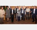 Bild: chl
Den langjährigen Mitgliedern des CSU-Ortsverbands Poppenricht-Traßlberg gratulieren Listenkandidatin Birgit Barth (Zweite von links), CSU-Kreisvorsitzender Harald Schwartz (Dritter von links), Direktkandidatin Susanne Hierl (Vierte von links) und Ortsvorsitzender Bürgermeister Herrmann Böhm (rechts).