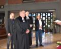 Bild: rgr
Dekan Thomas Guba (rechts) bei der Installation von Pfarrer Thomas Berthold (Mitte). Mit dabei waren Diakonin Barbara Twisselmann (von links), Pfarrer Ralph Knoblauch, Diakon Klaus Lobenhofer, Pfarrer Stefan Fischer und der Vertrauensmann des Kirchenvorstands Grafenwöhr-Pressath Hartmut Seidler.