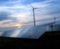 Symbolbild: Karl-Josef Hildenbrand/dpa
Solarzellen und Windräder sind wichtige Bestandteile in den Plänen der Gesellschaft "Zukunftsenergie Nordostbayern".