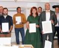Bild: lst
Geschäftsführer Harald (Fünfter von rechts) und Geschäftsleiterin Andrea Gollwitzer (Siebte von rechts), die beide selbst geehrt wurden, Ludwig Gollwitzer (Dritter von links) sowie die Prokuristen und Geschäftsführer Hans Götz, Christian Stolper, Manfred Brunner und Andreas Striegl zeichneten langjährige Mitarbeiter der Spezialtiefbaufirma Gollwitzer aus.