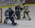 Archivbild: gb
Die Blue Devils bestreiten am Freitag gegen Passau das letzte Vorbereitungsspiel. Das Bild zeigt Goalie Jaroslav Hübl und Verteidiger Mirco Schreyer in der Partie gegen Bayreuth.