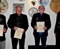 Bild: R. Kreuzer
Schützenmeister Franz Fuhrmann (rechts) überreicht die Urkunden an (von links) Winfried Förster, Peter Michalke und Helmut Stich.