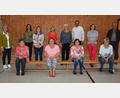 Bild: jr
Jahrzehntelange Mitglieder würdigte der TSV Pechbrunn-Groschlattengrün bei einem Ehrenabend in der Schulturnhalle. Im Bild (sitzend, von links) Renate Krützfeldt, Brigitte Kreil, Claudia Renner und Elisabeth Menges sowie (stehend, von links) Vorsitzende Doris Reiß, Andrea Hollmann, Yvonne Gadelmeier, Jorinde Gadelmeier, Veronika Brandhuber, Bürgermeister Stephan Schübel, Margit Purucker und Johannes Burger.