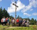 Bild: jzk
Auf dem Gindelschneid, einem 1 335 Meter hohen Berg in den Bayerischen Voralpen östlich des Tegernsees, legte die größere Wandergruppe des Fichtelgebirgsvereins eine Rast ein.