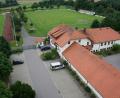 Archivbild: gz
Zum Sportzentrum Eslarn gehören eine Kegelbahn (vorne), die TSV Gaststätte, das Schützenheim und die großflächigen Sportplätze.