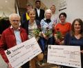 Bild: hir
Hans Paulus (links) und Michaela Koller (rechts) konnten vom Frauenbund Spenden in Höhe von 500 Euro für den Hospizverein Schwandorf und den Stadtturm entgegennehmen.