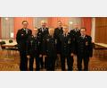Bild: egl
Geehrte Feuerwehrleute und Gratulanten: (von links) Kreisbrandmeister Thorsten Jobst, Christian Meyer (Feuerwehr Steinling), Kreisbrandrat Fredi Weiß, Hans Sperber (Feuerwehr Achtel), Bürgermeister Joachim Neuß, Harald Schmidt (Feuerwehr Achtel), Kreisbrandmeister Michael Schmidt und Georg Appel (Feuerwehr Edelsfeld.