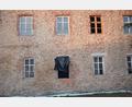 Bild: fla
Der Auftrag für die Denkmalschutz-Fenster für das Lobkowitz-Schloss wurde in der Septembersitzung des Marktgemeinderates vergeben. Ein Musterfenster ist dafür eingebaut worden.