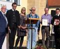 Bild: R. Kreuzer
Bei der Preisverleihung sind dabei (von links) Dekan Johann Amann, Domkapitular Thomas Pinzer, die Umweltbeauftragte der Diözese Beate Eichinger, Rainer Dittrich von der Umweltgruppe der Pfarrgemeinde, Erich Vettori und Pfarrer Thomas Kohlhepp.