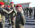Bild: Gerd Spies
Major Björn Kloß zeichnete Bundeswehrsoldaten mit der Ehrenmedaille aus.