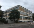 Bild: upl
Hier muss ordentlich saniert werden: Der Trakt des Berufsschulzentrums, um den es bei der Sitzung des Kreis-Bauausschusses ging.