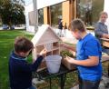 Bild: mab
Kleine Baumeister fertigten bei der Kolpingfamilie ein Insektenhotel.